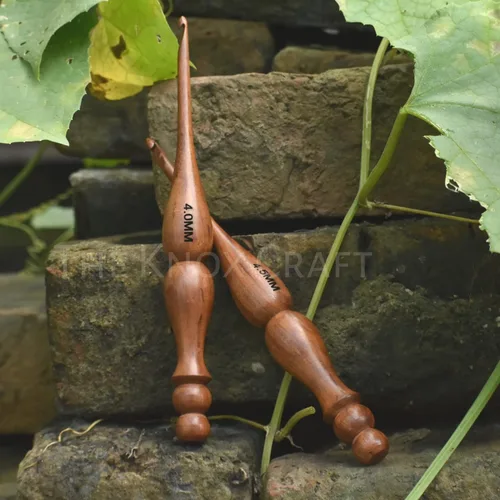 Vista 4 de THE KNOX CRAFT Gancho de ganchillo con mango ergonómico, gancho de ganchillo de madera hecho a mano de 7 pulgadas, aguja de tejer, hilo de tejido