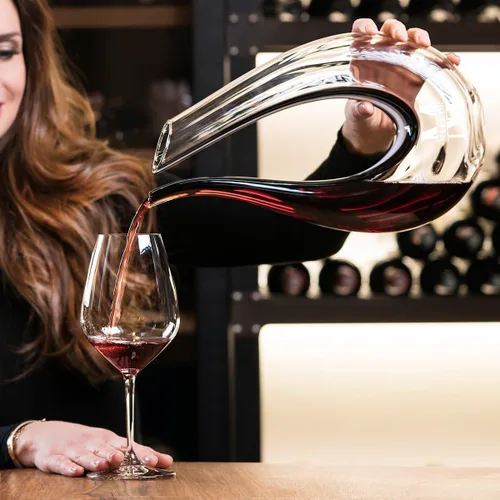 Vista 5 de Decantador de vino personalizado Dolcetto - Aireador de vino, vertido