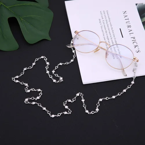 Vista 6 de LIKGREAT Cadena de lentes de corazón para mujer, cadena de anteojos con cuentas de corazón, cadenas de gafas, correa de gafas de sol, soporte