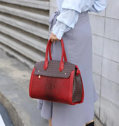 Vista 2 de Moderna bolsa de hombro y mano para mujer con asa superior de la colección Mia K