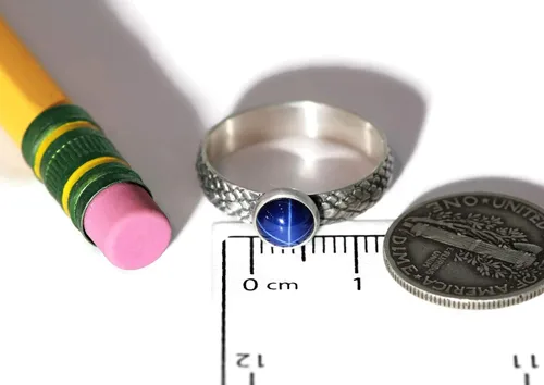Vista 5 de Salish Sea Inspirations Created Blue Star Sapphire Ring Dragon Scale Pattern Vintage Silver (Round Stone)