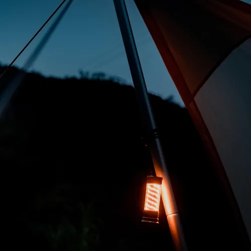 Vista 6 de Barebones Edison Light Stick – Latón, linterna LED recargable por USB y linterna con 7 modos, más de 40 horas de tiempo de funcionamiento, artículos