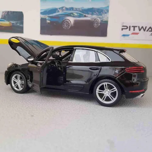 Vista 5 de Bburago 1:24 ScalePorsche Macan Vehículo fundido a presión, negro metálico