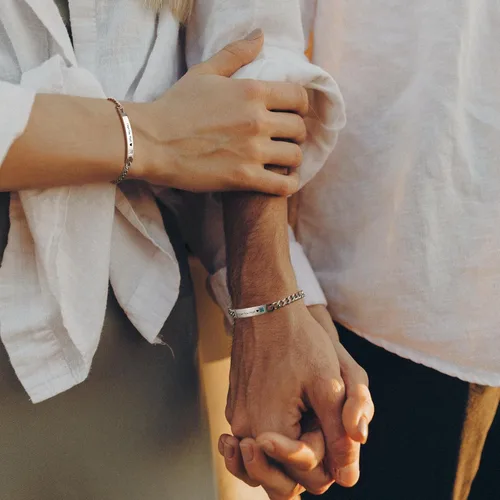 Vista 3 de MeMeDIY Juego de pulseras personalizadas para parejas, grabado personalizado con nombrefecha para hombres, mujeres, novio, novia, acero inoxidable