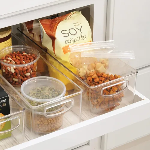 Vista 3 de iDesign - Recipiente de plástico apilable para despensa con asas para gabinetes o refrigerador, transparente, fabricado en EE. UU Para armarios