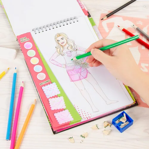 Vista 5 de Make It Real Disney Zombies - Cuaderno de bocetos para niñas