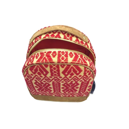 Vista 6 de Backpack "Luisa", made by Jühue Artesanal, handmade backpack made in Mexico, Red backpack, hand embroidery, unique piece, embroidered backpack