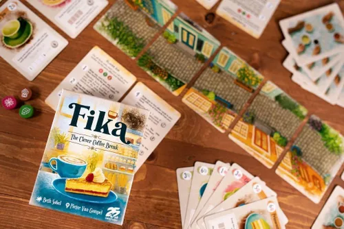 Vista 4 de Fika, Juego de cartas de estrategia con temática de cafetería para dos jugadores - 25th Century