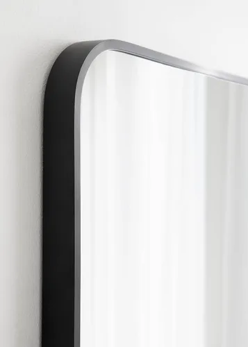 Vista 5 de Kate and Laurel Zayda Radius - Espejo rectangular de pared, 30 x 42, negro, espejo rectangular minimalista con marco de metal con esquinas