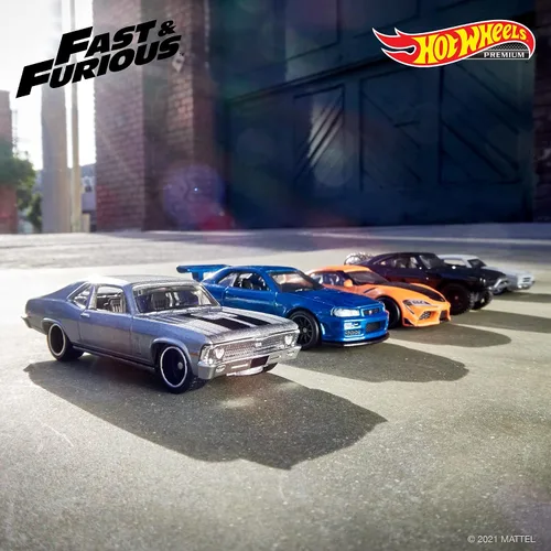 Vista 2 de Hot Wheels Colección Fast & Furious de vehículos a escala 1:64 de la franquicia Fast Film, autos modernos y clásicos, gran regalo