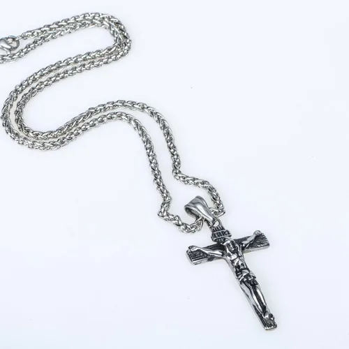 Vista 3 de Collar con colgante de crucifijo, cristiano católica imperio romano estilo gótico.
