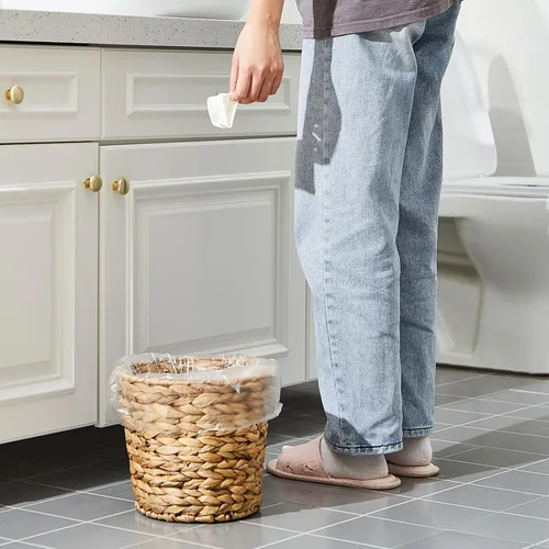 Vista 3 de Ctosree 2 Piezas Cestas de Basura de Mimbre Cesto de Residuos Tejido con Tapa Papelera de Baño Contenedor de Basura con 100 Bolsas de Basura