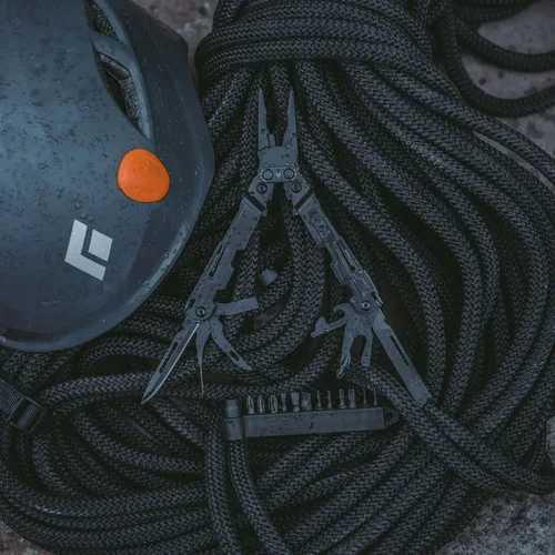 Vista 9 de SOG PowerAccess Deluxe Multiherramienta de Acero Inoxidable de Servicio Pesado Todo Uso con Funda de Nylon, Dos Hojas de Cuchillo, Abrelatas y Negro