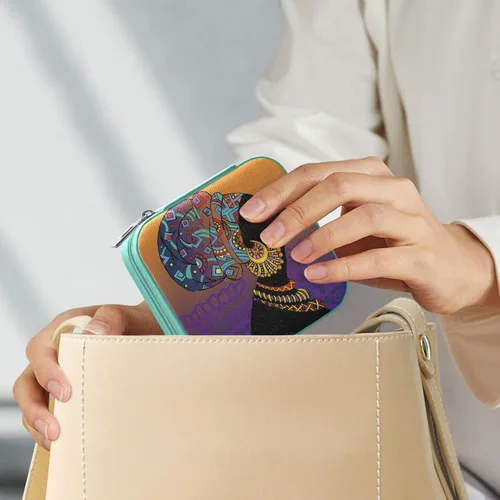 Vista 7 de Joyero de viaje pequeño pequeño organizador de joyas para anillos, aretes, collares, niñas, mujeres, hombres, mujeres afroamericanas