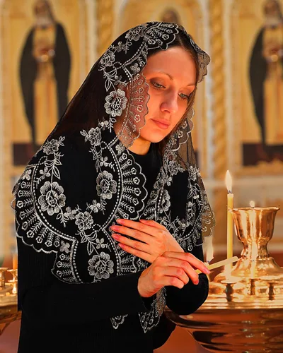 Vista 5 de Bozidol Mantilla triangular con velo de iglesia Cruz de cáliz bordado, velo de misa católica vintage para mujer