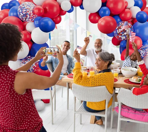 Vista 5 de Kit de guirnalda de arco de globos rojos, blancos y azules, 123 globos de confeti coloridos para cumpleaños, aniversario, baby shower, compromiso