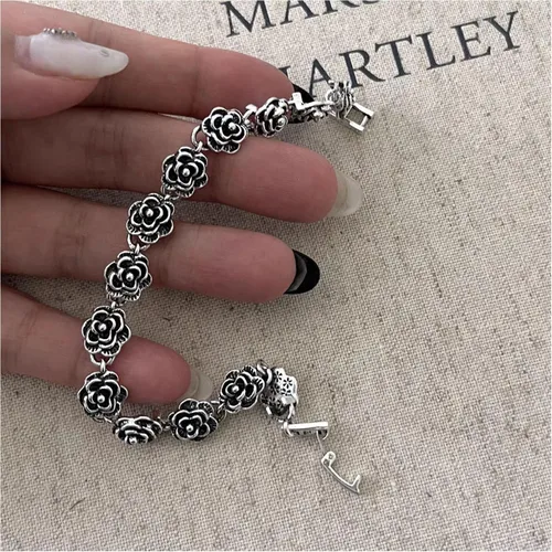 Vista 3 de Pulsera de flores de plata vintage para mujer, pulsera de flores de rosa, pulsera gótica de rosas para mujer