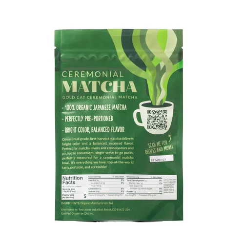 Vista 2 de Two Leaves and a Bud Té verde matcha ceremonial orgánico, 100% polvo de matcha japonés, palitos de una sola porción de 0.05 onzas preporcionadas
