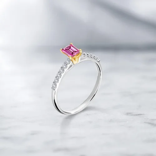 Vista 4 de Gem Stone King Anillo de plata de ley 925 con puntas de oro amarillo de 10 quilates, moissanita creada octagonal rosa y zafiro blanco creado