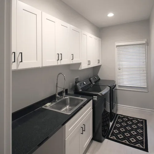 Vista 2 de Design House Brookings - Armario de cocina con base sin ensamblar, 9 pulgadas de ancho x 24 pulgadas de profundidad x 34.5 pulgadas de alto, marrón