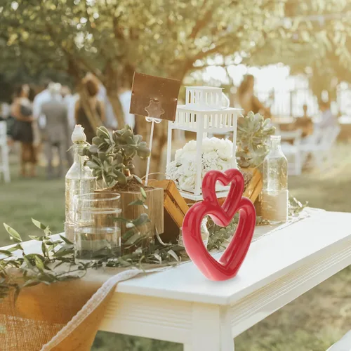 Vista 6 de Abaodam Figura de corazón de boda, adorno de corazón de cerámica, decoración romántica para estante de escritorio, hogar, oficina, aniversario