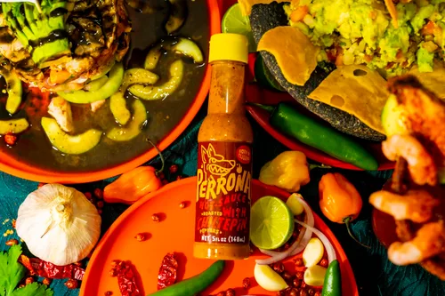 Vista 5 de La Perrona Botella de salsa picante chiltepin asada de 5 onzas Tatemada Chiltepin Pepper Salsa Picante Extra picante Hecho a mano