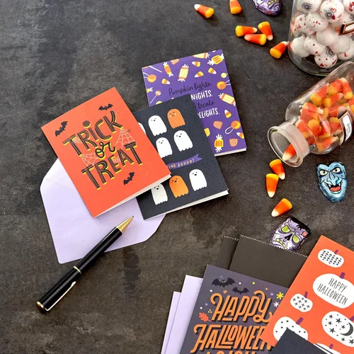 Vista 2 de Hallmark Tarjetas de Halloween con sobres, paquete surtido de 36 (truco o trato)