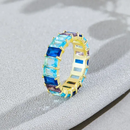 Vista 2 de Anillo de eternidad con piedras preciosas creadas AAA de corte esmeralda, chapado en oro amarillo de 18 quilates