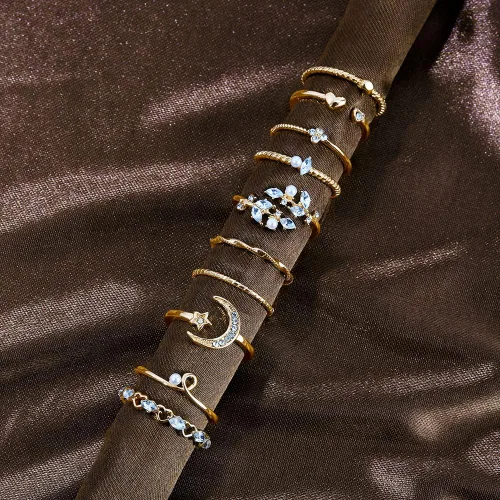 Vista 7 de KISS WIFE Juego de anillos apilables dorados para nudillos y estrellas de luna para mujeres y adolescentes, anillos apilables ligeros y bohemios