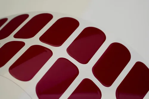 Vista 4 de TOUGH GIRLS 22 tiras de esmalte de uñas de gel semicuradas prémium con accesorios de aplicación (borgoña)