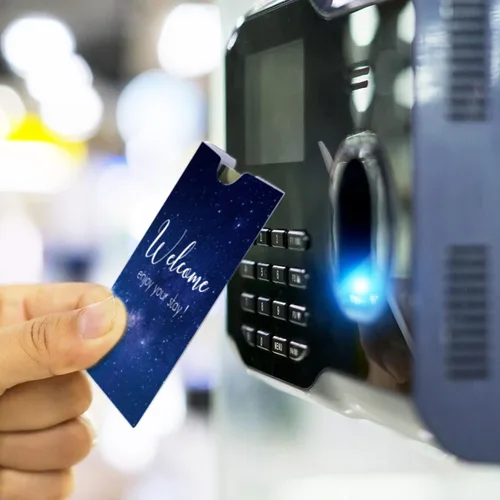 Vista 6 de Qeeenar 2000 fundas para tarjetas de llaves de hotel, brillantes