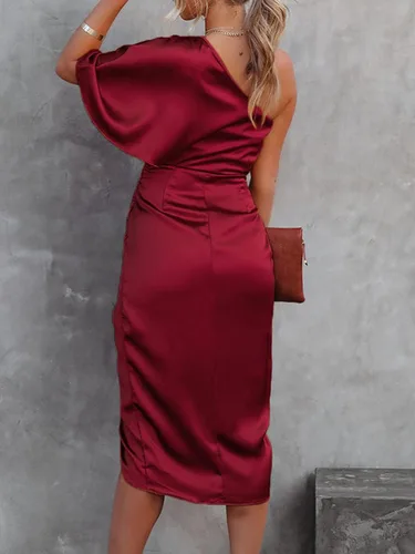 Vista 2 de CUPSHE Vestido de satén para mujer, sin espalda, con un hombro, acampanado, manga corta, dobladillo alto, bajo, vestido de cóctel y fiesta