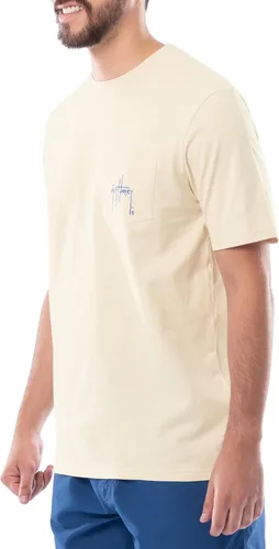 Vista 3 de Guy Harvey Camiseta de manga corta con bolsillo gráfico de algodón OG para hombre Leche de Almendra/Rig Masters
