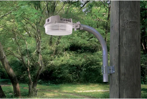 Vista 4 de HALO Luz de pared LED para exteriores del atardecer al amanecer – Luz de área, calle, garaje, estacionamiento, granero, luz de seguridad – 4000