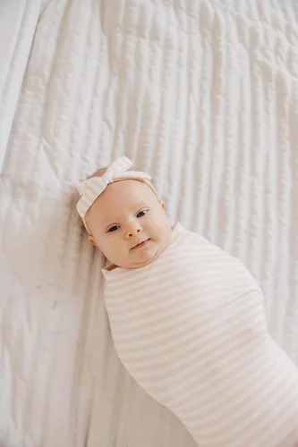 Vista 3 de Copper Pearl Diademas con lazos para bebés y niñas, lazos para recién nacidos, lazos para el pelo para bebé, lazos y diademas de nailon para bebé