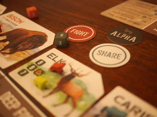 Vista 7 de Bicycle The Alpha - Un juego de estrategia ligera para adultos y familias a partir de 10 años, gris