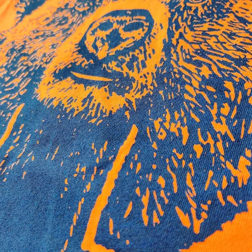 Vista 4 de Camiseta estampada a mano con diseño de oso