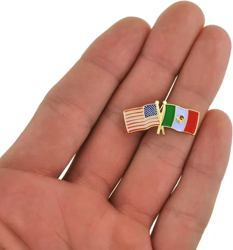 Vista 24 de PinMart Pin de solapa esmaltado con bandera de la amistad cruzada de Estados Unidos y el mundo