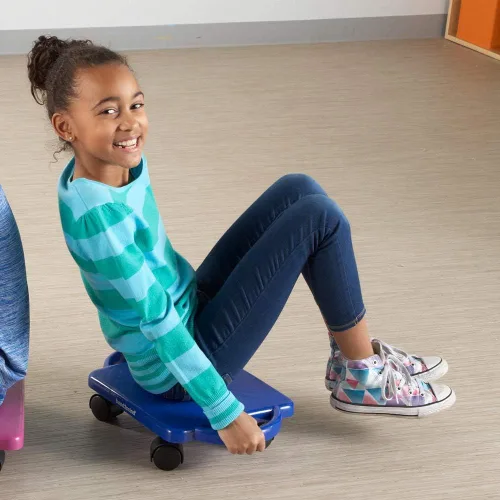 Vista 4 de hand2mind - Patinete azul para interiores con asas de seguridad para niños de 6 a 12 años, patinete de plástico con rodillos, educación física