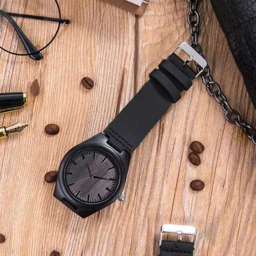 Vista 4 de Reloj de madera grabado casual, hecho a mano, reloj de madera para diferentes miembros de la familia, papá, mamá, hijo, hija, esposo, esposa