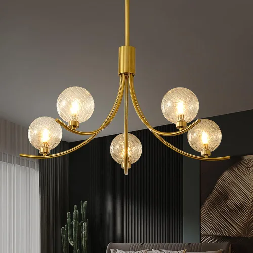 Vista 2 de Candelabro moderno negro de 3 cabezales con 3 bombillas de globo de vidrio transparente, lámparas elegantes con detalles negros, luz de techo
