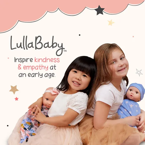 Vista 7 de LullaBaby Muñecas gemelas realistas de 14 pulgadas - Tonos de piel claros y ojos azules - Cuerpos suaves y trajes extraíbles - Sombrero, diadema