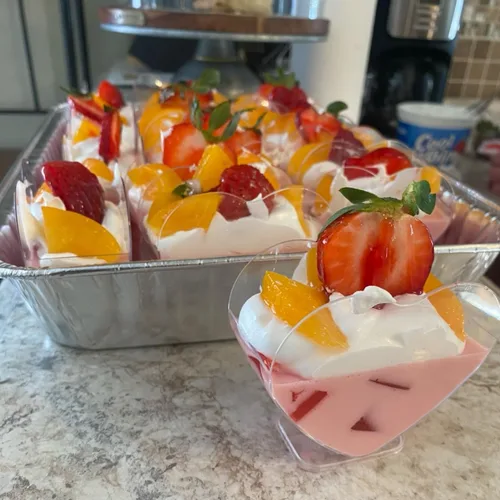 Vista 7 de Coloch Paquete de 100 mini tazas de postre en forma de corazón con cuchara para postre de 4 onzas/2.7 onzas líquidas, taza de aperitivo de plástico