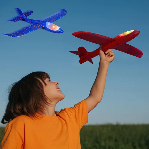 Vista 6 de CUKU Paquete de 4 juguetes de avión con luz LED, avión grande de espuma de 17.5 pulgadas, 2 modos de vuelo, avión planeador, juguetes voladores al