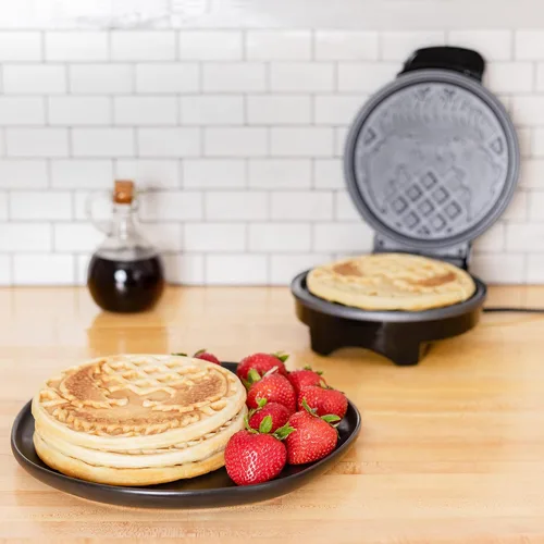 Vista 4 de Uncanny Brands Marvel Venom Waffle Maker -Máscara de Spidey en tus gofres- Plancha para gofres