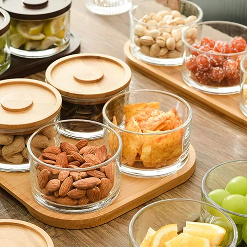 Vista 3 de Juego de servir chips y salsa con bandeja de bambú, plato de frutas y frutos secos, pequeños cuencos de vidrio con tapas para condimentos