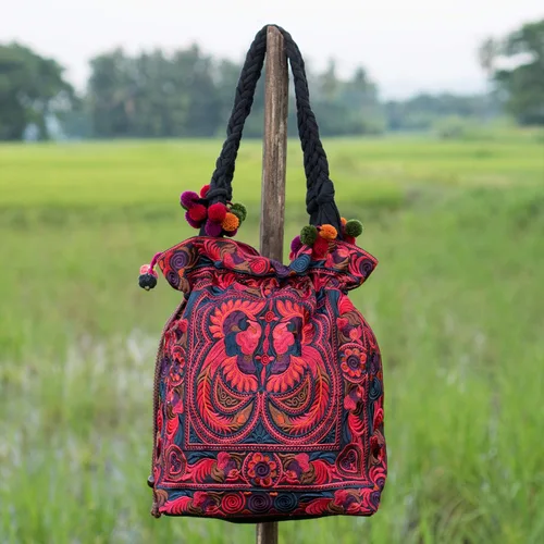 Vista 4 de changnoi Bolsa de mano con cordón hecho a mano bolsa de compras bordada Hmong Tribes
