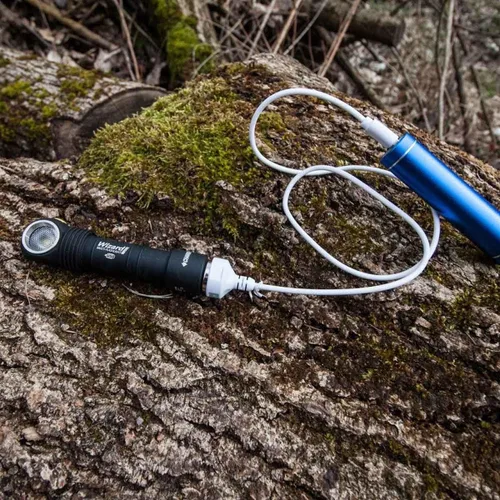 Vista 7 de Armytek Wizard Pro v3 XHP50 (cálido) - Linterna frontal recargable con imán USB, 2150 lúmenes