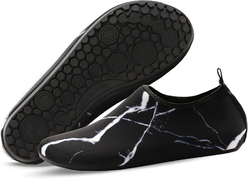 Vista 3 de Valennia Zapatos de agua para hombre y mujer, sin cordones, de secado rápido, ligeros, calcetines acuáticos para playa, natación, yoga, deportes al