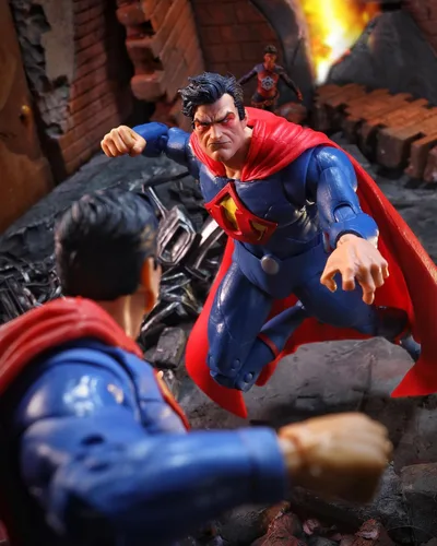 Vista 2 de McFarlane Toys - DC Multiverse Superman vs Superman de la Tierra-3 con Atomica 7in Figura 2pk